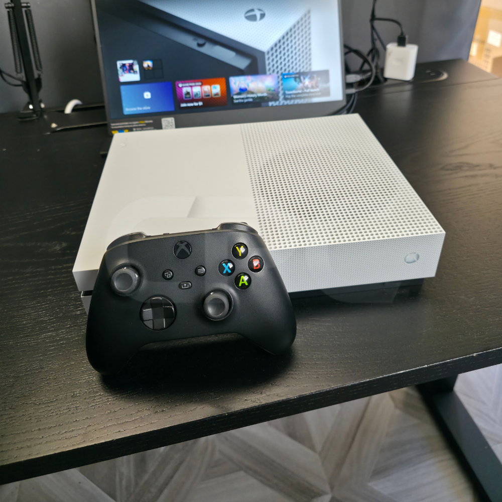 Xbox One S 1TB + 1 Controller