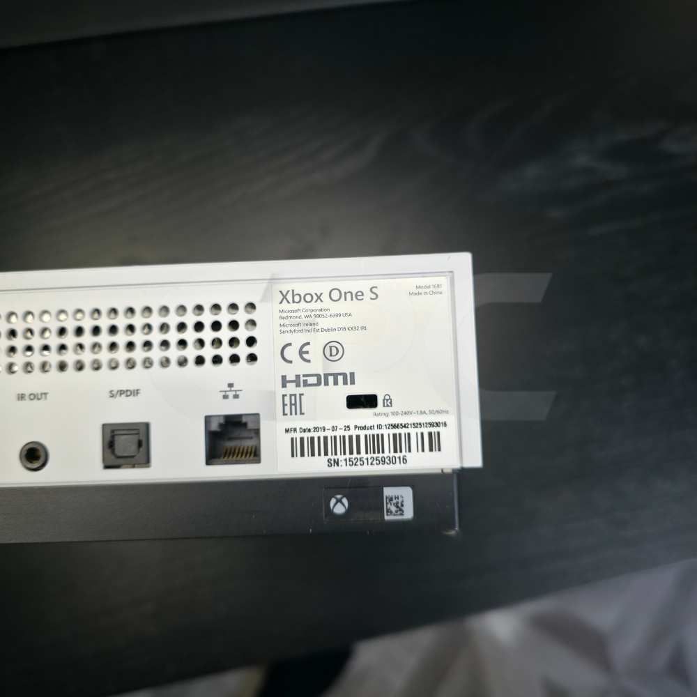 Xbox One S 1TB + 1 Controller