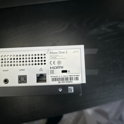 Xbox One S 1TB + 1 Controller